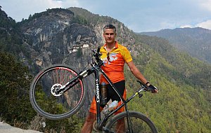 Cycling to Tiger's Nest
